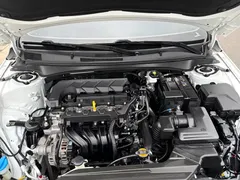 2022 Hyundai Elantra 1.5L CVT LUX Premium, белый — фото 17