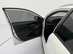 2022 Toyota Yaris L Zhixuan X 1.5L CVT PLUS, белый — фото 20