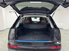 2023 Audi Q7 55 TFSI quattro S line Sport, чёрный — фото 15