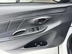 2022 Toyota Yaris L Zhixuan X 1.5L CVT Luxury Plus, белый — фото 13