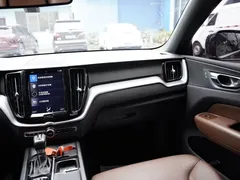 2021 Volvo XC60 4WD Zhiyi Luxury — фото 17