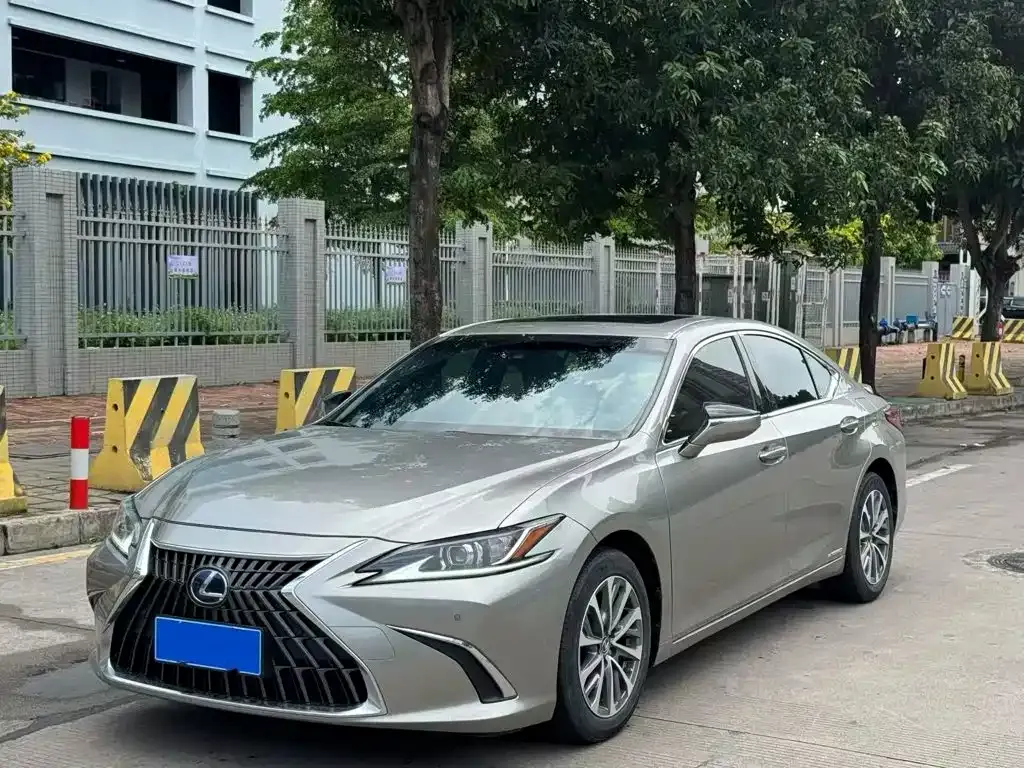 2022 Lexus ES 300h