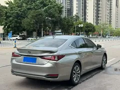 2022 Lexus ES 300h — фото 2