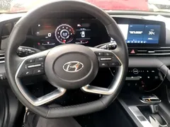2022 Hyundai Elantra 1.5L CVT LUX Premium — фото 10