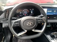 2022 Hyundai Elantra 1.5L CVT LUX Premium — фото 11