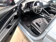 2022 Hyundai Elantra 1.5L CVT LUX Premium — фото 16