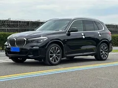 2022 BMW X5 xDrive40i M, чёрный — фото 1