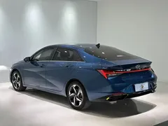 2022 Hyundai Elantra 1.5L CVT LUX Premium, синий — фото 4