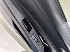2022 Hyundai Elantra 1.5L CVT LUX Premium, синий — фото 16