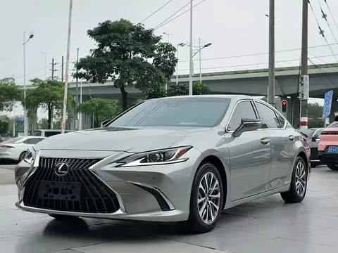 2021 Lexus ES 300h