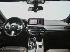 2021 BMW 5 Series 530Li M, белый — фото 8