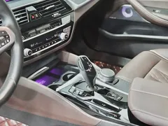 2021 BMW 5 Series 530Li M, белый — фото 17