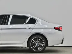 2021 BMW 5 Series 530Li M, белый — фото 23