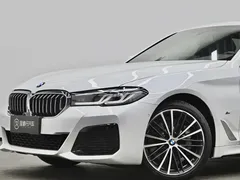 2021 BMW 5 Series 530Li M, белый — фото 26