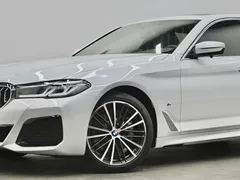 2021 BMW 5 Series 530Li M, белый — фото 27