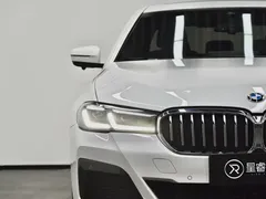 2021 BMW 5 Series 530Li M, белый — фото 31