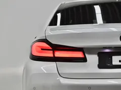 2021 BMW 5 Series 530Li M, белый — фото 37