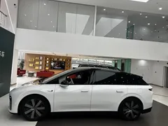 2025 Li Auto i6 4WD Standard, белый — фото 13