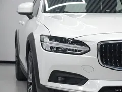 2021 Volvo V90 Cross Country B5 AWD Zhiyuan, белый — фото 4