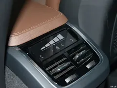 2021 Volvo V90 Cross Country B5 AWD Zhiyuan, белый — фото 11