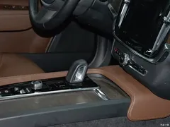2021 Volvo V90 Cross Country B5 AWD Zhiyuan, белый — фото 19