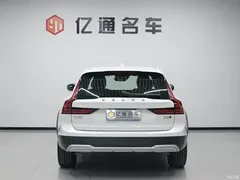 2021 Volvo V90 Cross Country B5 AWD Zhiyuan, белый — фото 21