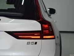 2021 Volvo V90 Cross Country B5 AWD Zhiyuan, белый — фото 23