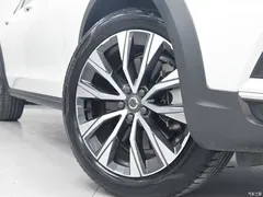 2021 Volvo V90 Cross Country B5 AWD Zhiyuan, белый — фото 24