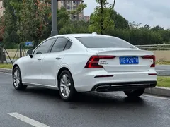 2020 Volvo S60 T3 Luxury, белый — фото 15