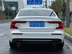 2020 Volvo S60 T3 Luxury, белый — фото 16