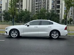 2020 Volvo S60 T3 Luxury, белый — фото 17