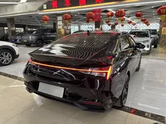 2022 Hyundai Elantra 1.5L CVT LUX Black Knight Limited Edition, чёрный — фото 6