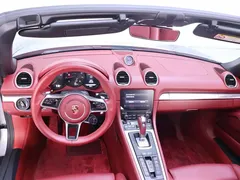 2022 Porsche 718 Boxster 2.0T — фото 13