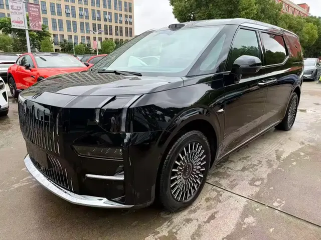 2024 Zeekr 009 7 seats 108kWh
