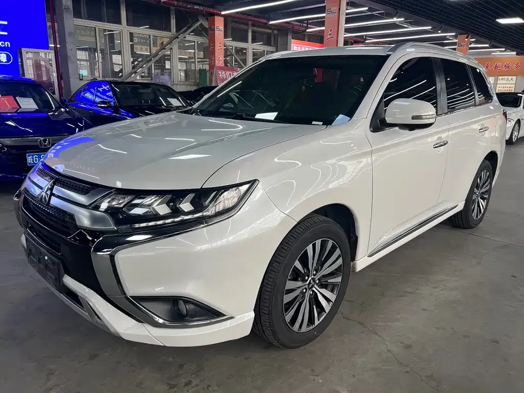 2021 Mitsubishi Outlander 2.4L 4WD Enjoy 7