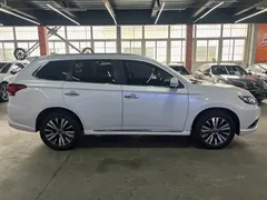 2021 Mitsubishi Outlander 2.4L 4WD Enjoy 7, белый — фото 4