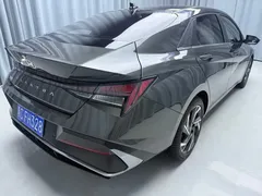 2023 Hyundai Elantra 1.5L CVT LUX Premium — фото 6