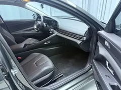 2023 Hyundai Elantra 1.5L CVT LUX Premium — фото 8