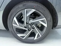2023 Hyundai Elantra 1.5L CVT LUX Premium — фото 18