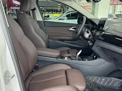 2022 BMW 1 Series 120i M, белый — фото 11