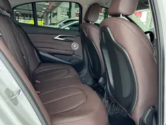2022 BMW 1 Series 120i M, белый — фото 13