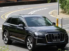 2021 Audi Q7 55 TFSI quattro S line premium type — фото 3