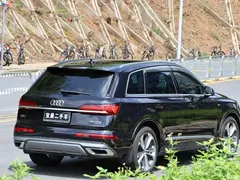2021 Audi Q7 55 TFSI quattro S line premium type — фото 6