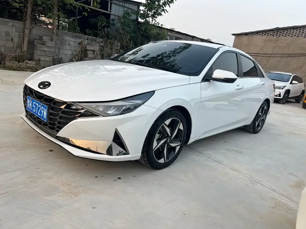 2022 Hyundai Elantra 1.5L CVT LUX Premium