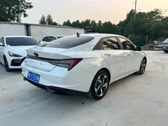 2022 Hyundai Elantra 1.5L CVT LUX Premium, белый — фото 4