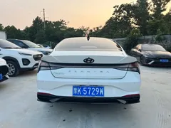 2022 Hyundai Elantra 1.5L CVT LUX Premium, белый — фото 5