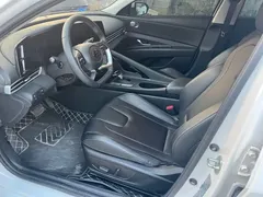 2022 Hyundai Elantra 1.5L CVT LUX Premium, белый — фото 7