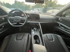 2022 Hyundai Elantra 1.5L CVT LUX Premium, белый — фото 8