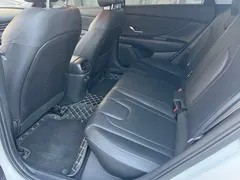 2022 Hyundai Elantra 1.5L CVT LUX Premium, белый — фото 10