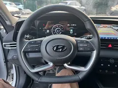 2022 Hyundai Elantra 1.5L CVT LUX Premium, белый — фото 13